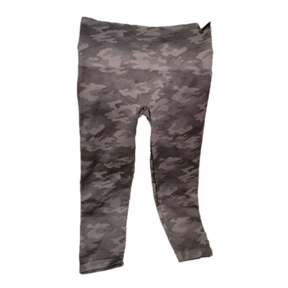 SPANX Camo Shape Leggings. NWT. Size XL.